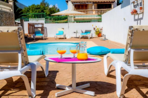 Villa con piscina en son serra